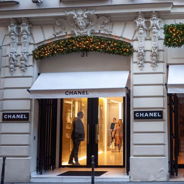 В Париже произошло ограбление бутика Chanel